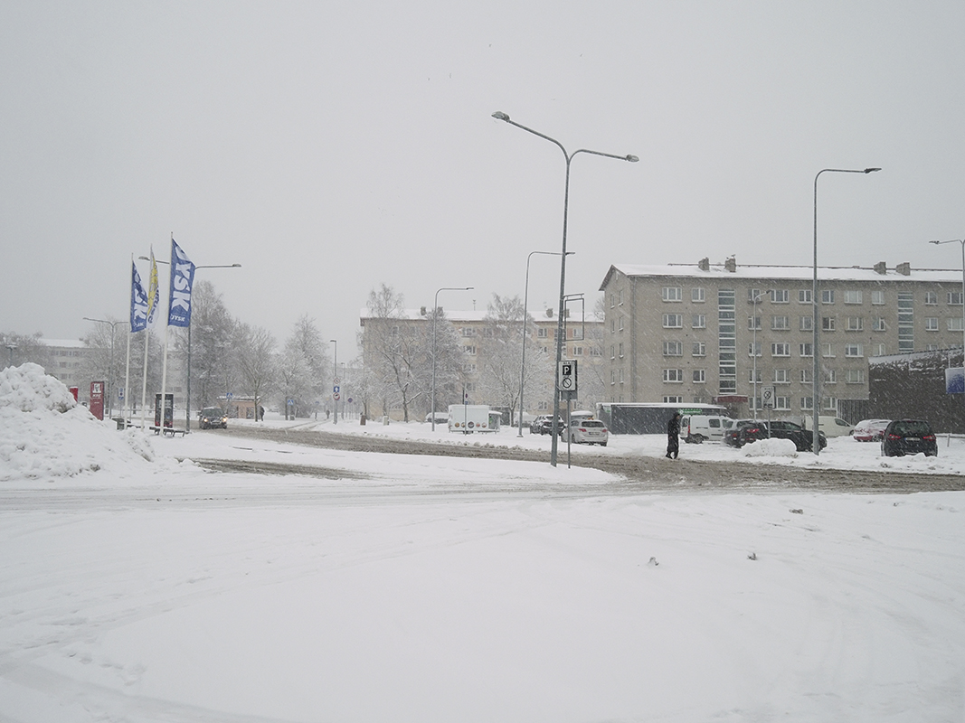 Faraway, so close.                                                 Faraway, so close.